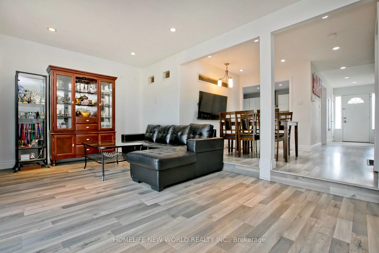 737, Pam, Huron Heights-Leslie Valley, Newmarket