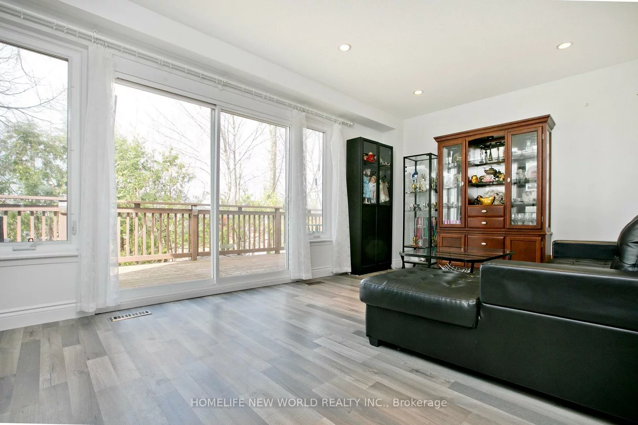 737, Pam, Huron Heights-Leslie Valley, Newmarket