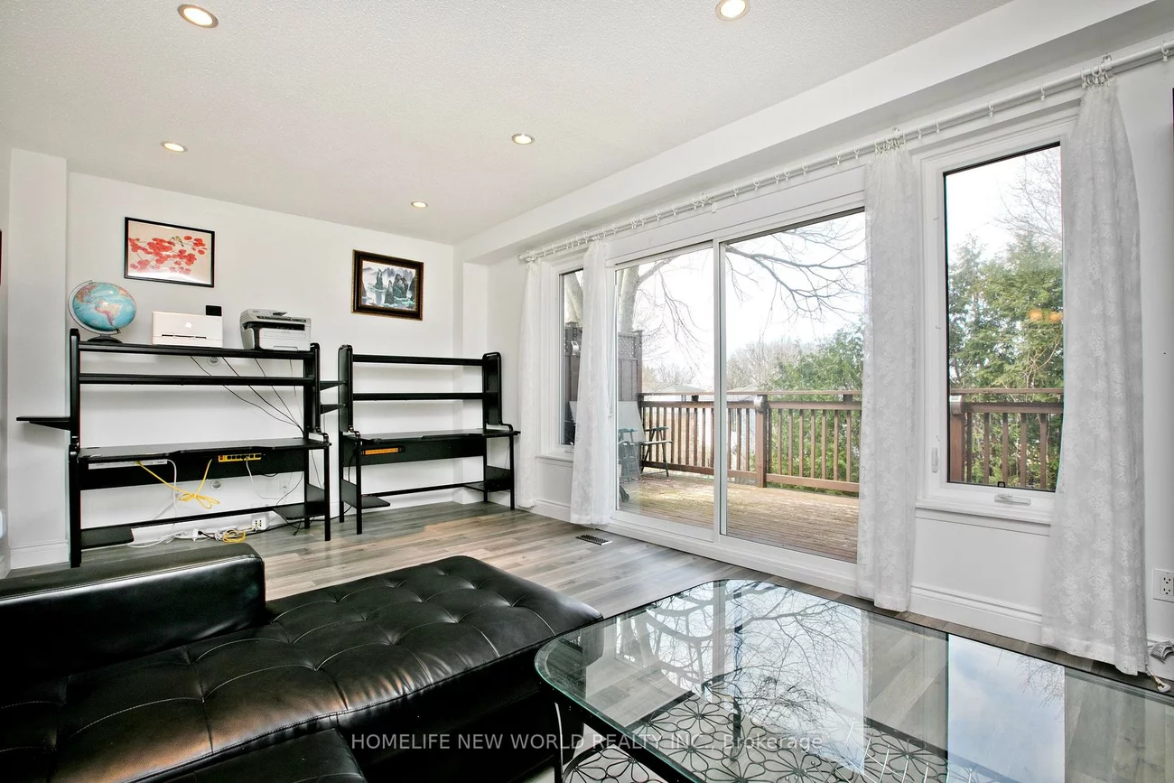 737, Pam, Huron Heights-Leslie Valley, Newmarket