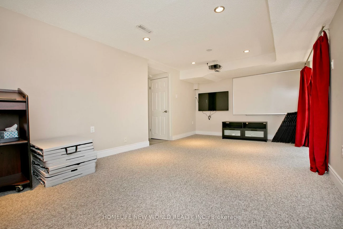 737, Pam, Huron Heights-Leslie Valley, Newmarket