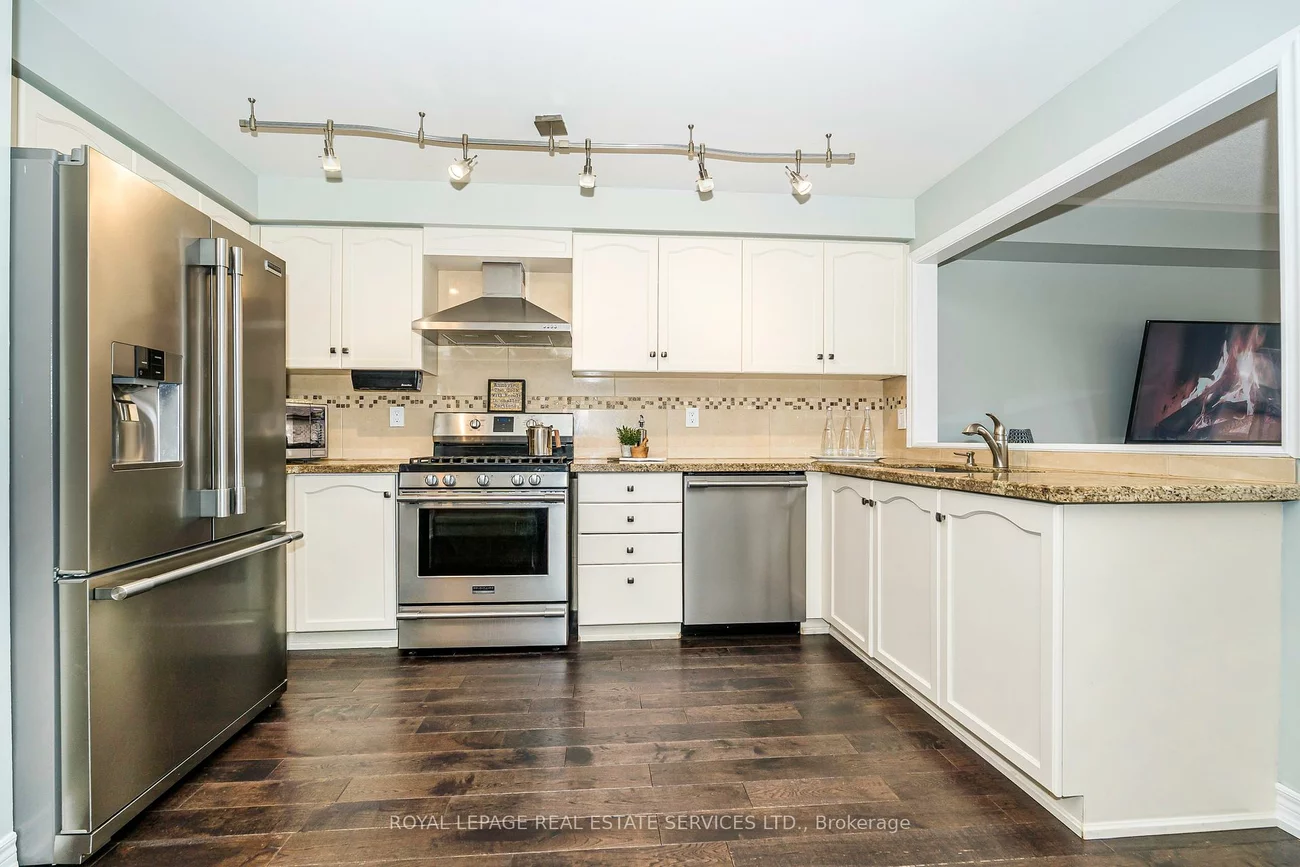 641, Bondi, Gorham-College Manor, Newmarket