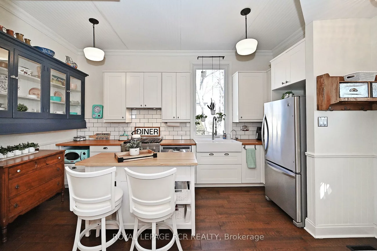 727, Lowell, Gorham-College Manor, Newmarket