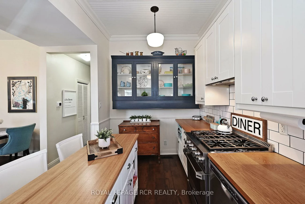 727, Lowell, Gorham-College Manor, Newmarket