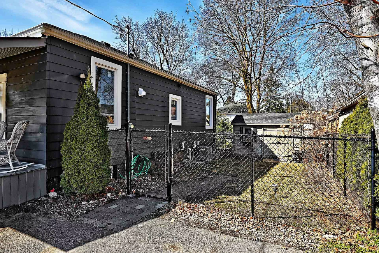 727, Lowell, Gorham-College Manor, Newmarket