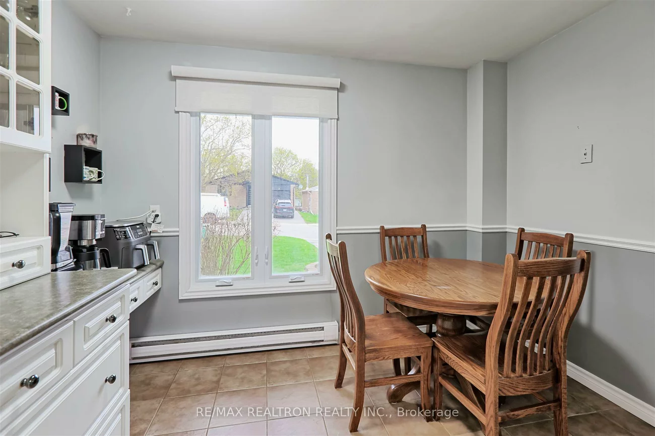 190, Lloyd, Central Newmarket, Newmarket
