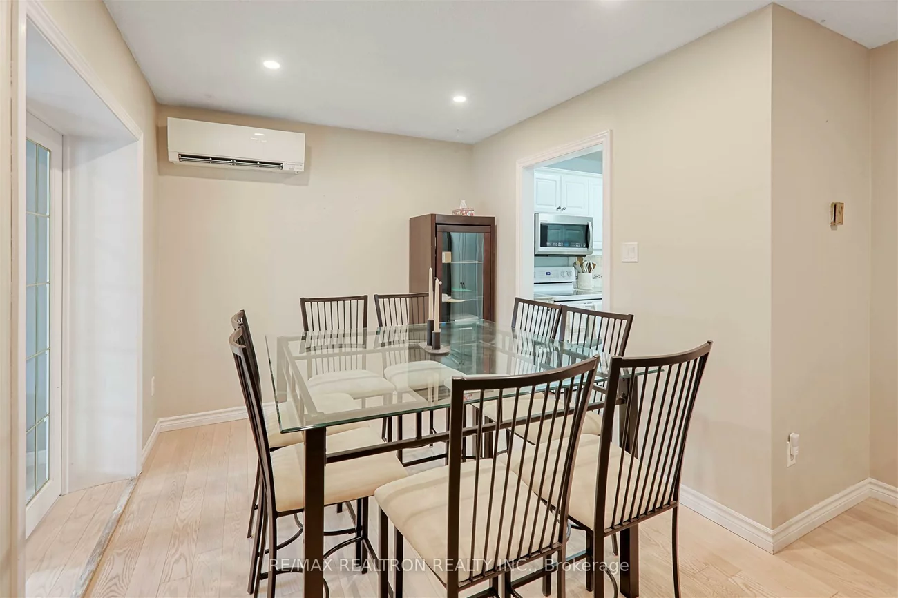 190, Lloyd, Central Newmarket, Newmarket