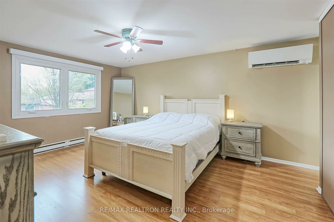 190, Lloyd, Central Newmarket, Newmarket