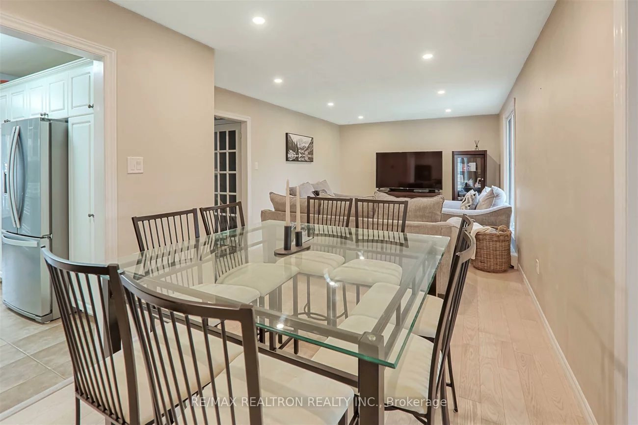 190, Lloyd, Central Newmarket, Newmarket