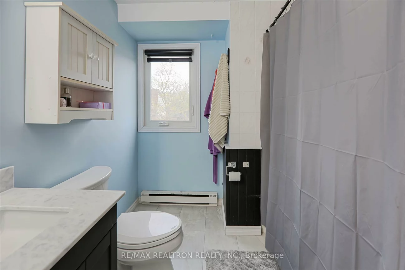190, Lloyd, Central Newmarket, Newmarket