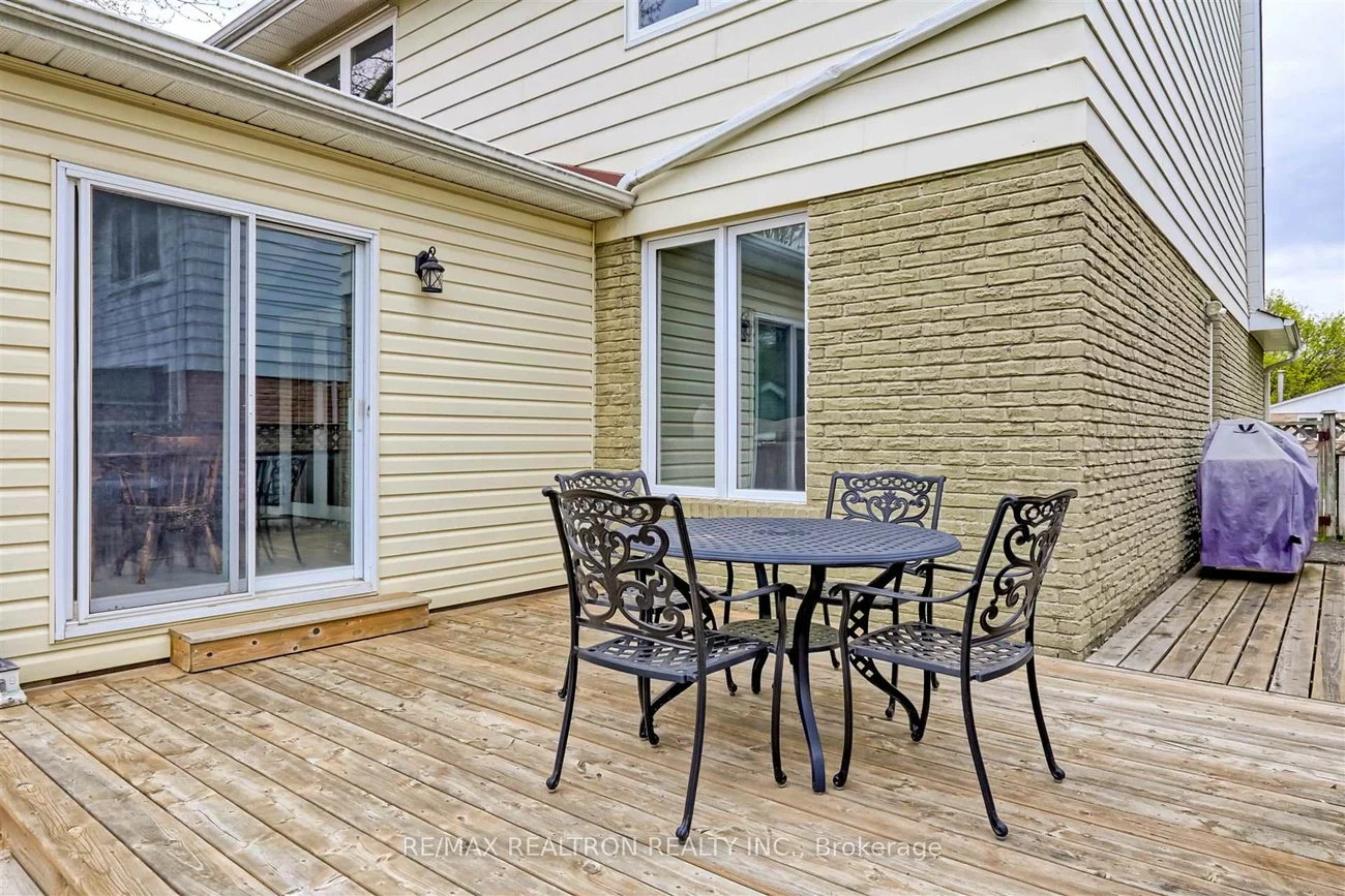 190, Lloyd, Central Newmarket, Newmarket