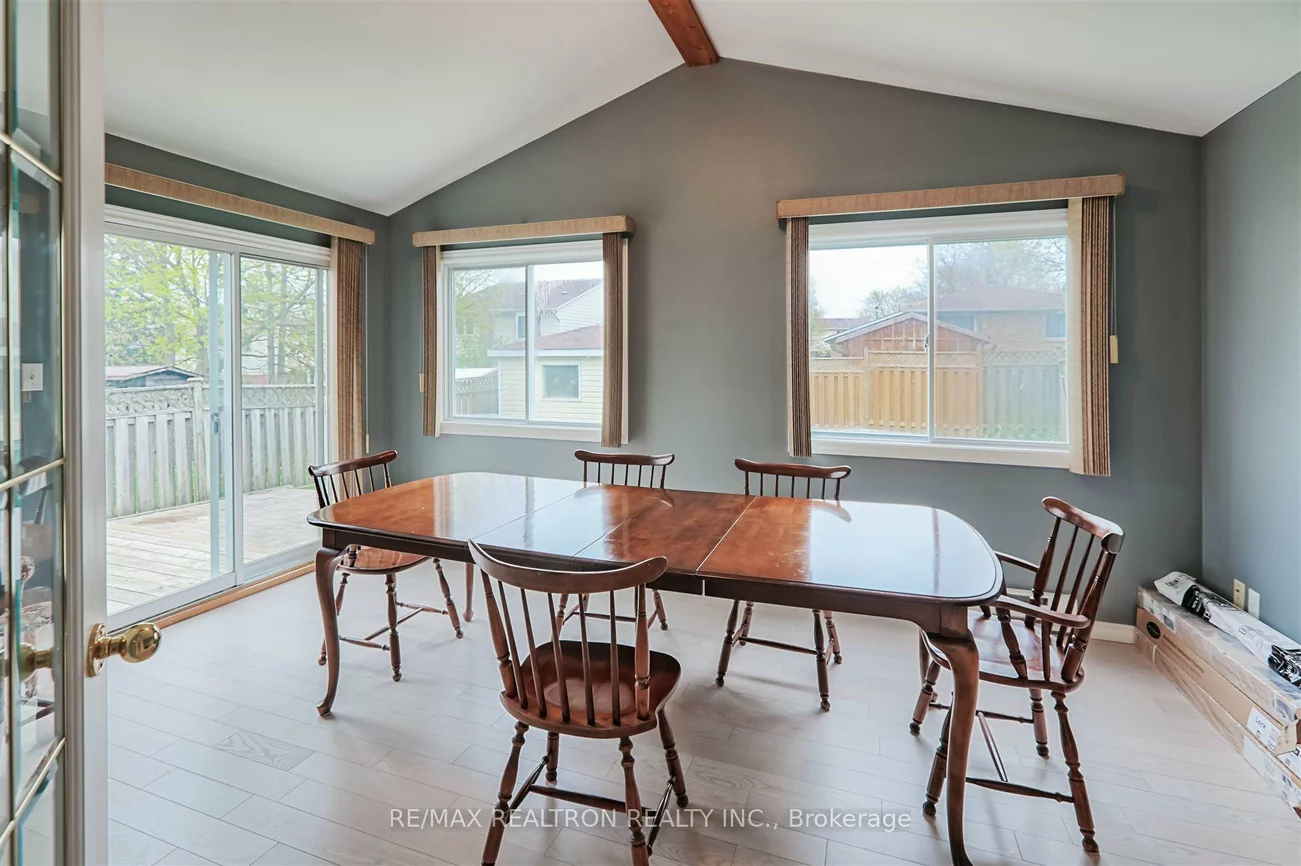 190, Lloyd, Central Newmarket, Newmarket