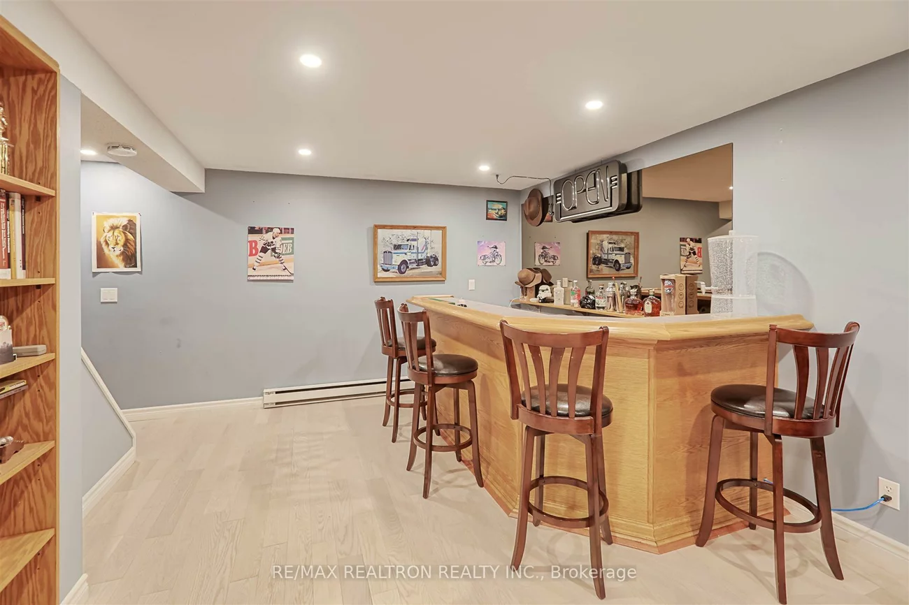 190, Lloyd, Central Newmarket, Newmarket