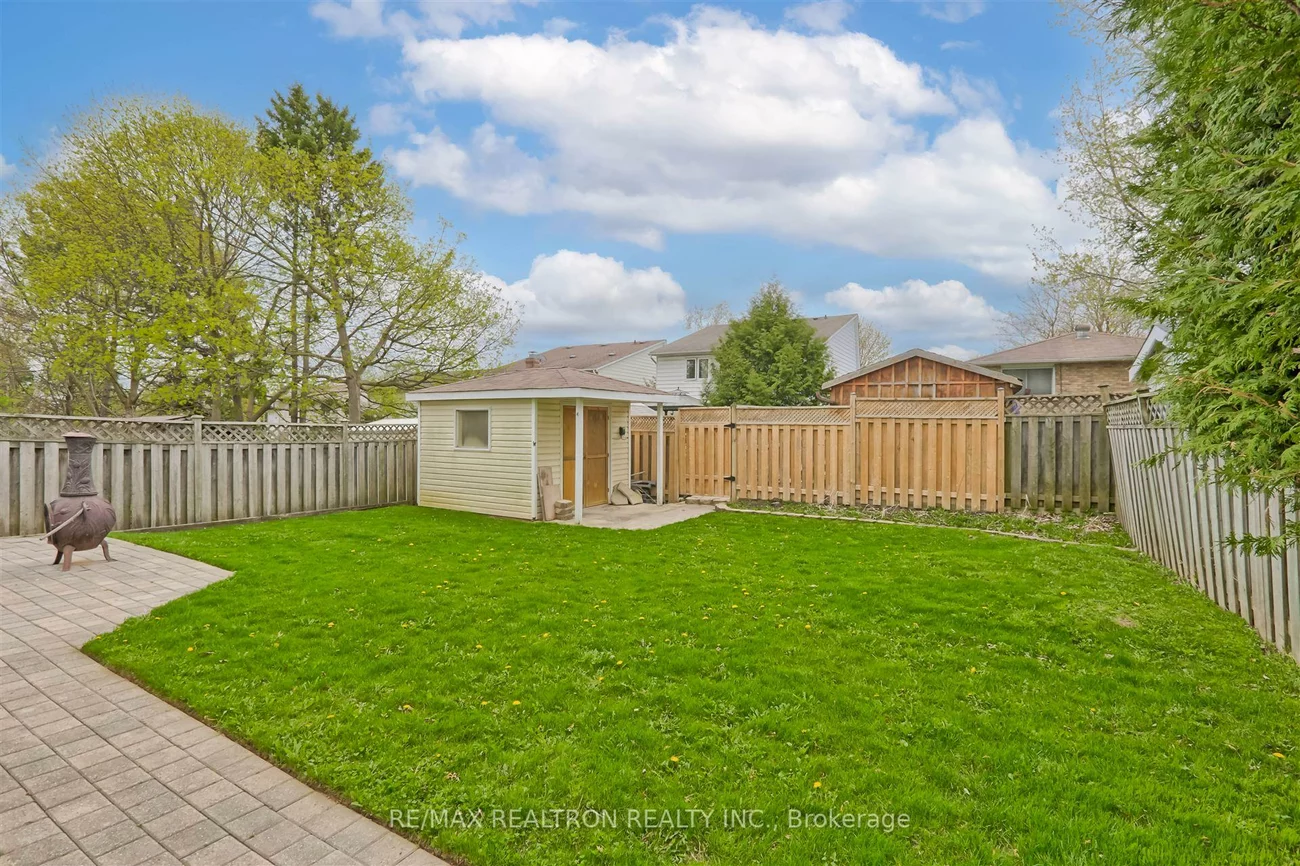 190, Lloyd, Central Newmarket, Newmarket