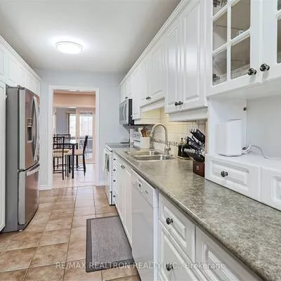 190, Lloyd, Central Newmarket, Newmarket
