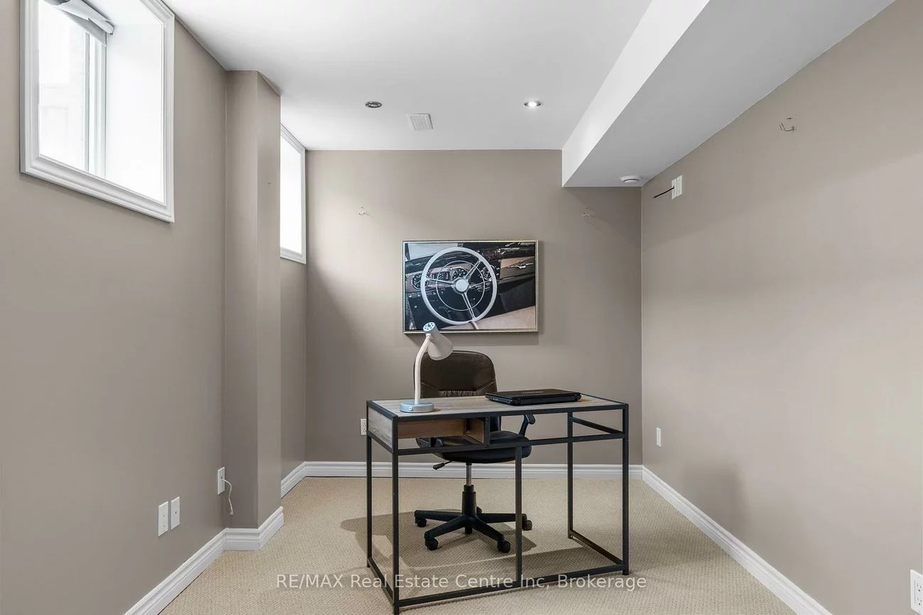 102, Gail Parks, Woodland Hill, Newmarket