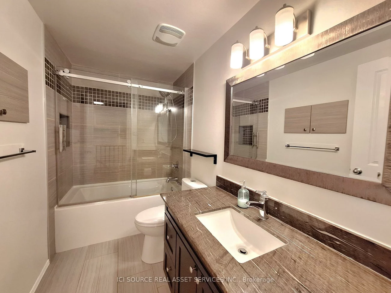 221, Hodgson, Central Newmarket, Newmarket