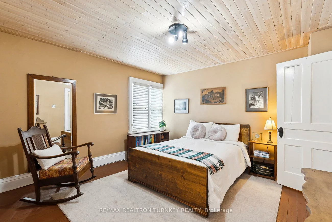 333, Millard, Central Newmarket, Newmarket