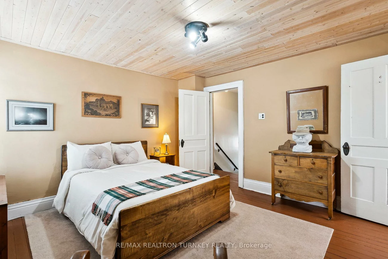 333, Millard, Central Newmarket, Newmarket