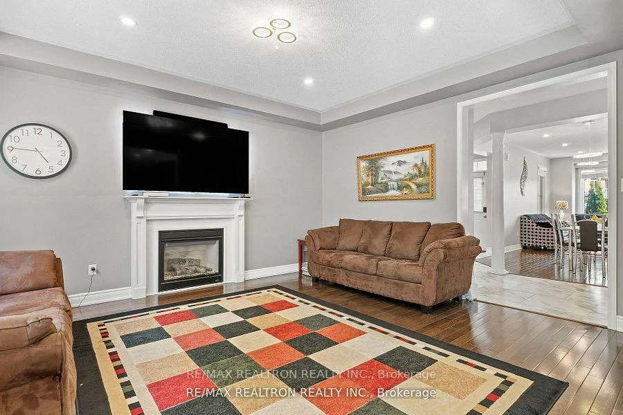 355, Cheryl Mews, Woodland Hill, Newmarket