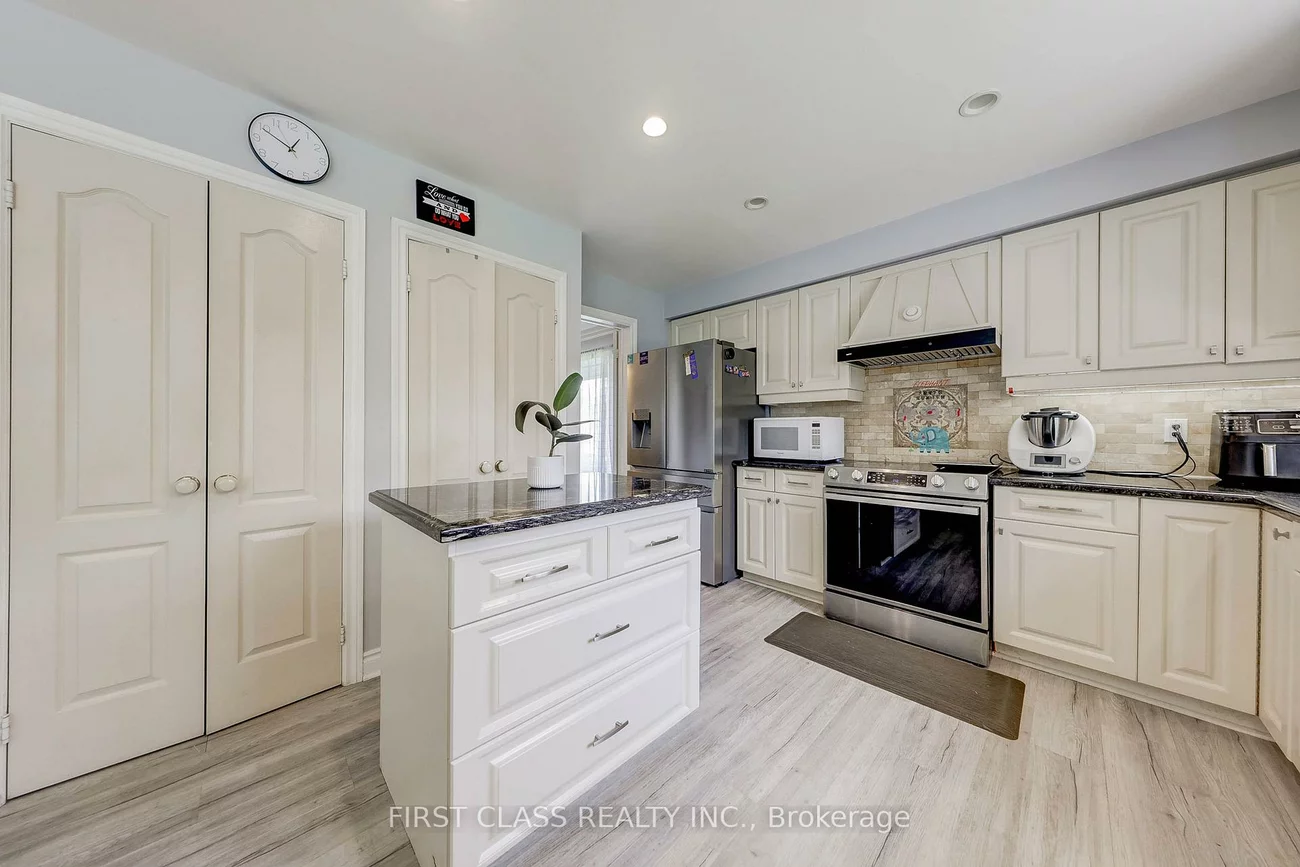 449, Alex Doner, Glenway Estates, Newmarket