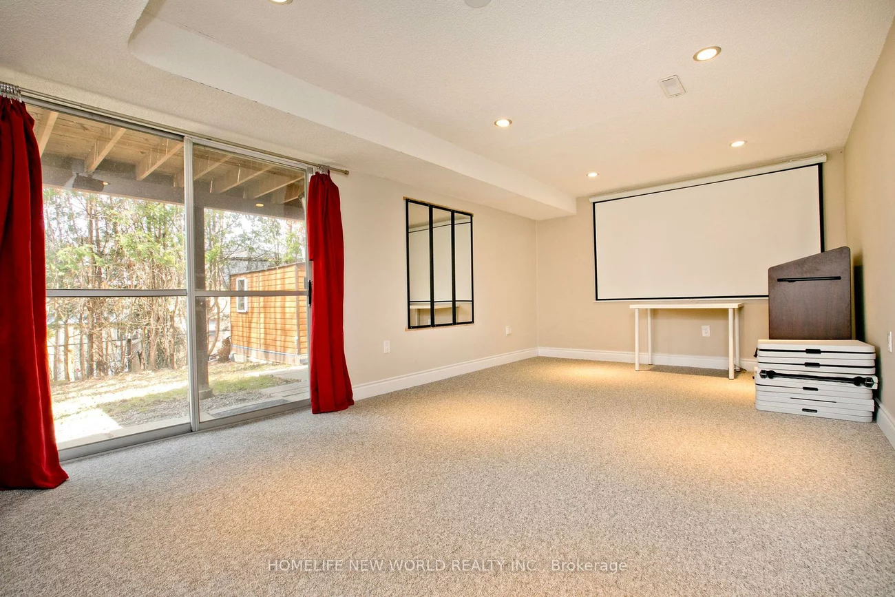 737, Pam, Huron Heights-Leslie Valley, Newmarket
