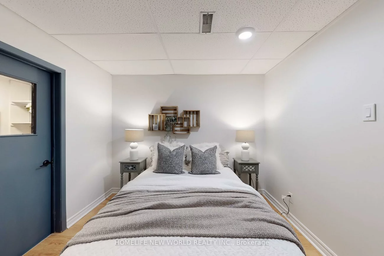 285, Lorne, Central Newmarket, Newmarket