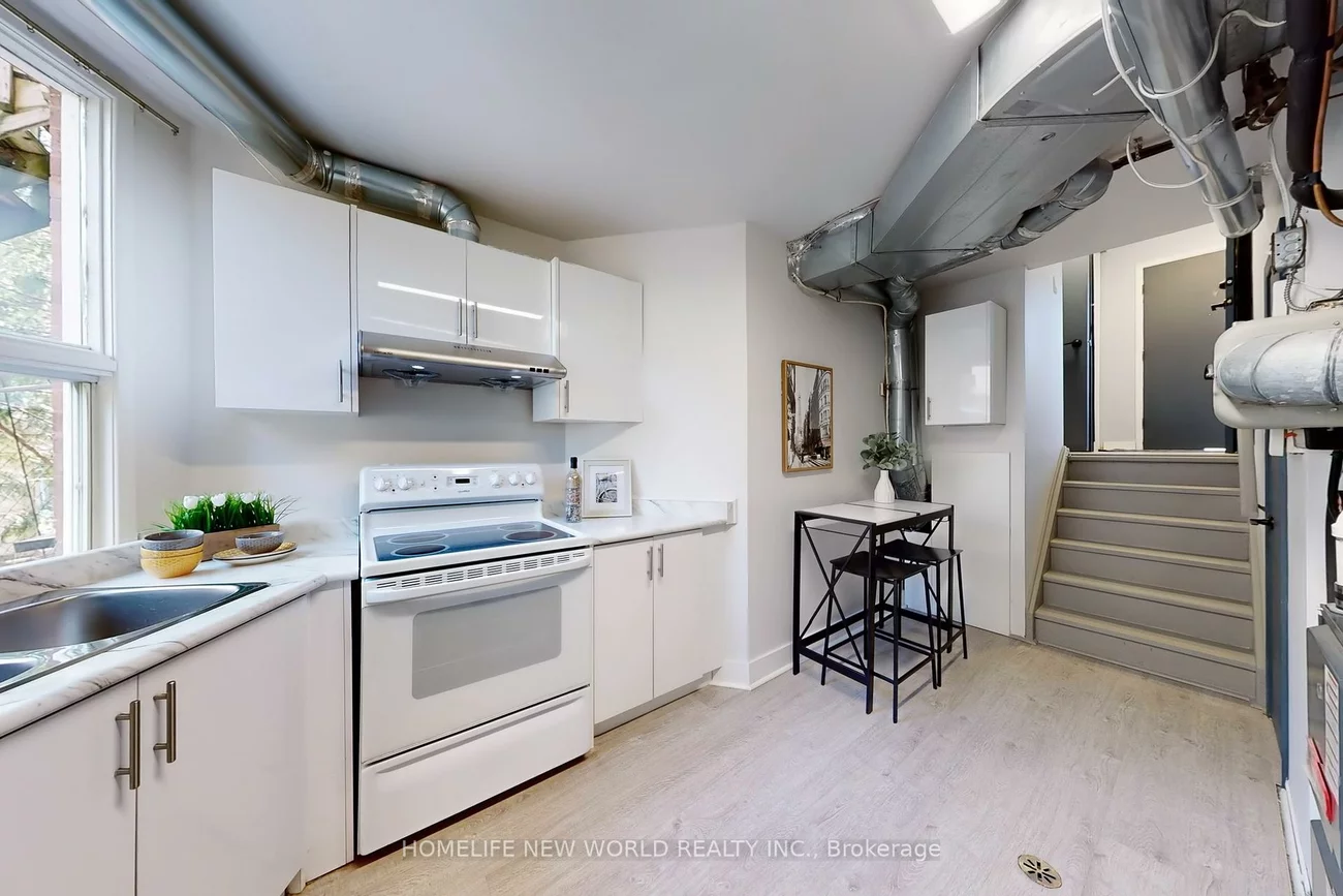 285, Lorne, Central Newmarket, Newmarket