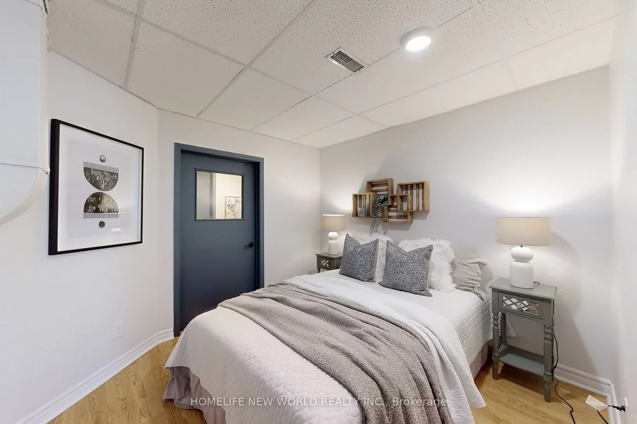 285, Lorne, Central Newmarket, Newmarket