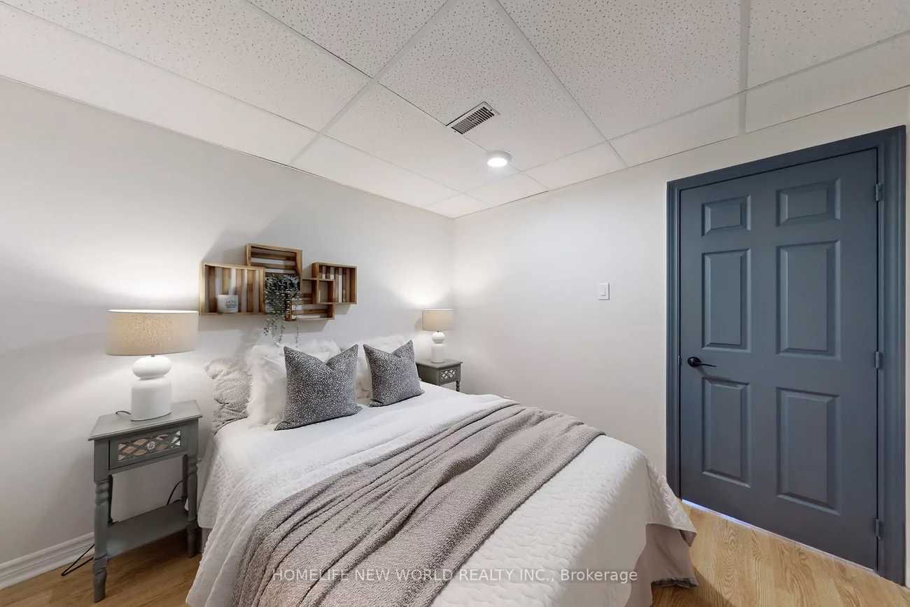 285, Lorne, Central Newmarket, Newmarket