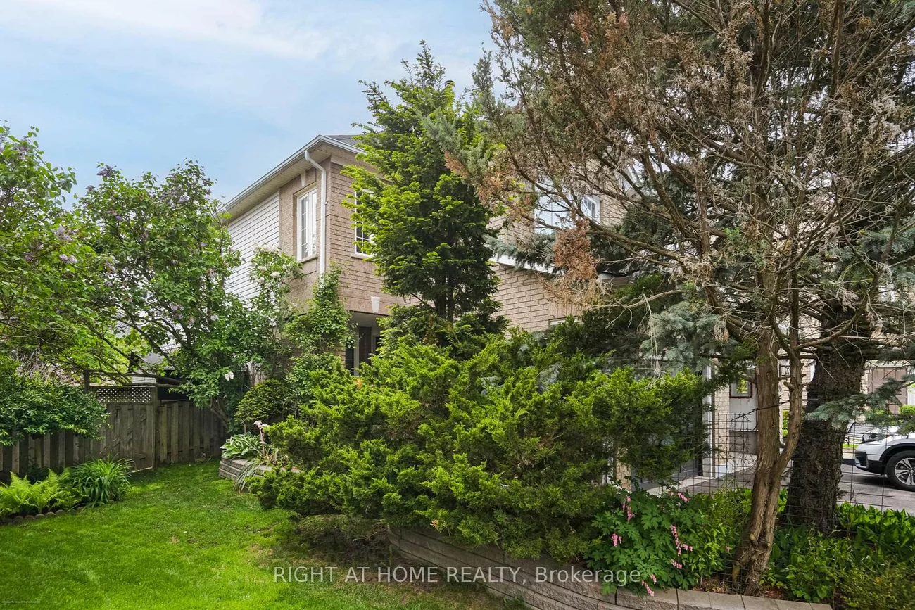 28, Foxtail, Armitage, Newmarket