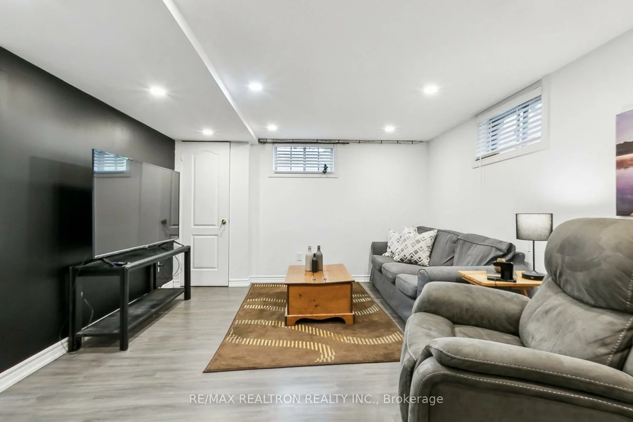 426, Eagle, Central Newmarket, Newmarket