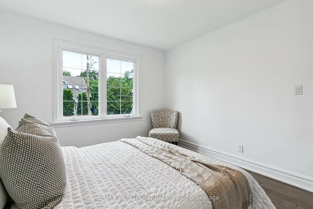 426, Eagle, Central Newmarket, Newmarket