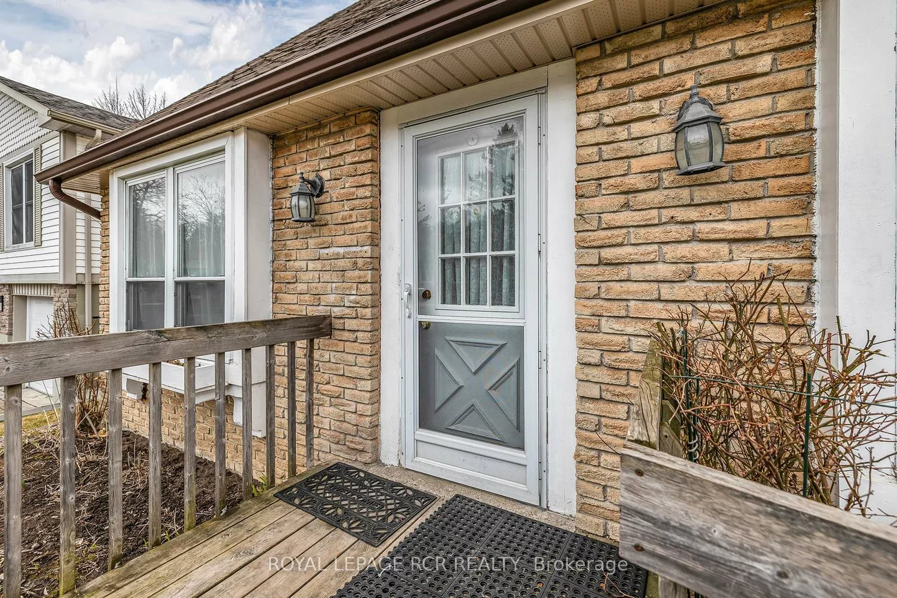 856, Magnolia, Huron Heights-Leslie Valley, Newmarket