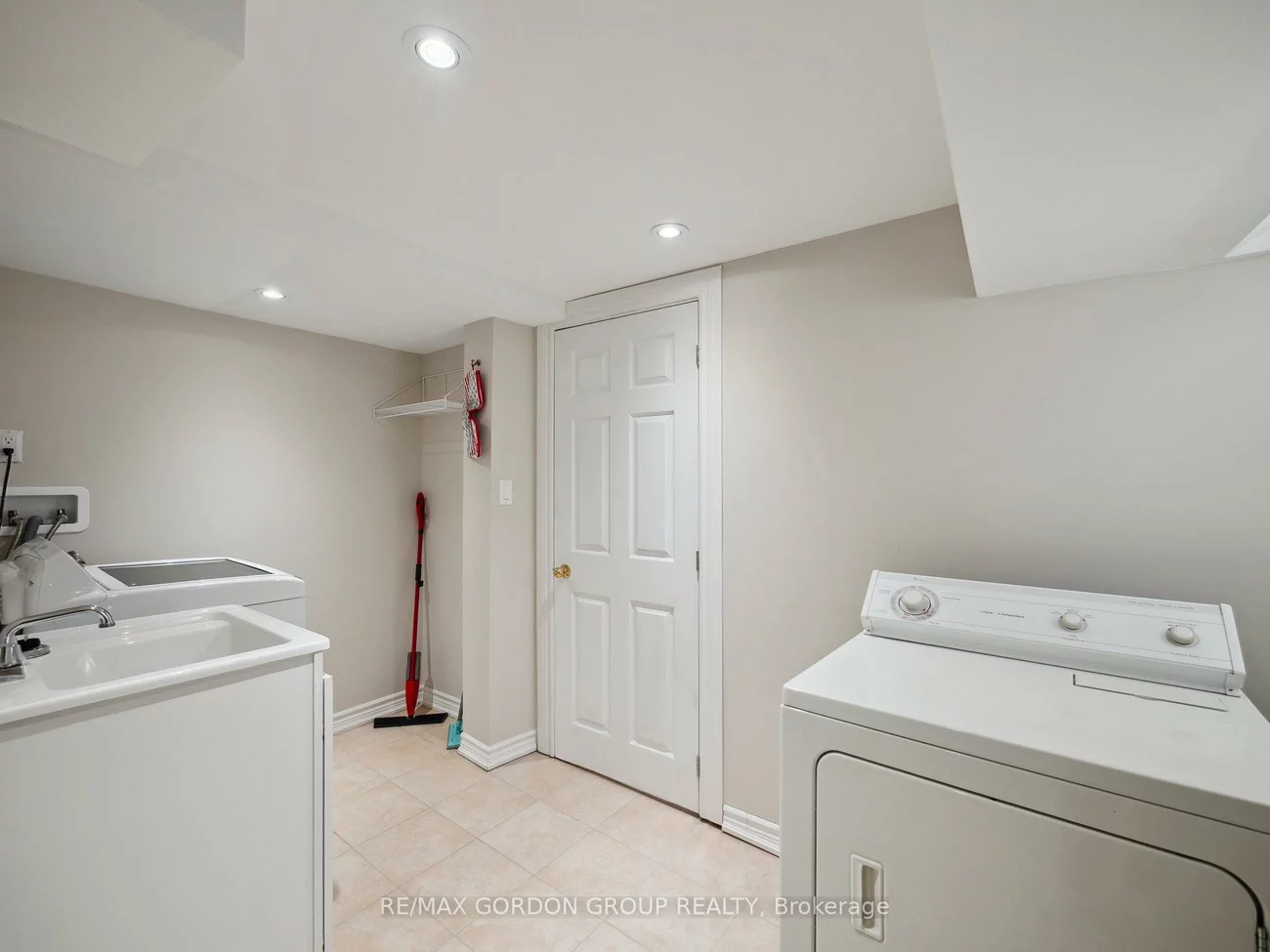 62, Macedonia, Summerhill Estates, Newmarket