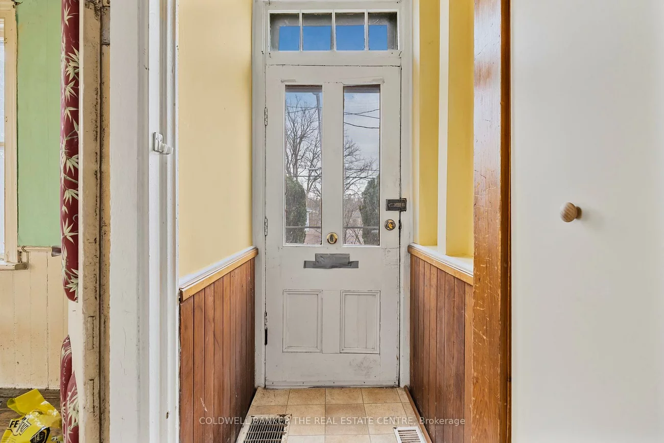 410, Eagle, Central Newmarket, Newmarket