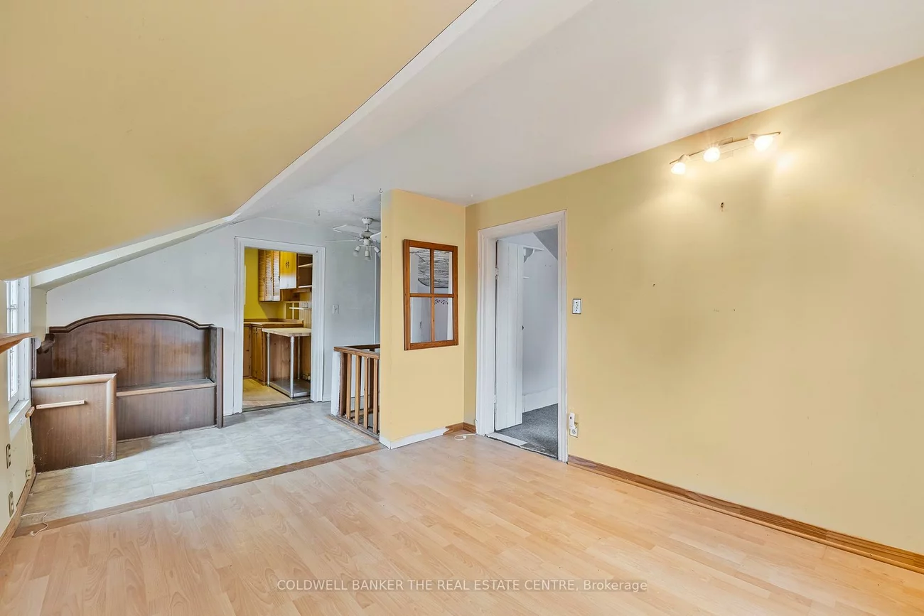 410, Eagle, Central Newmarket, Newmarket
