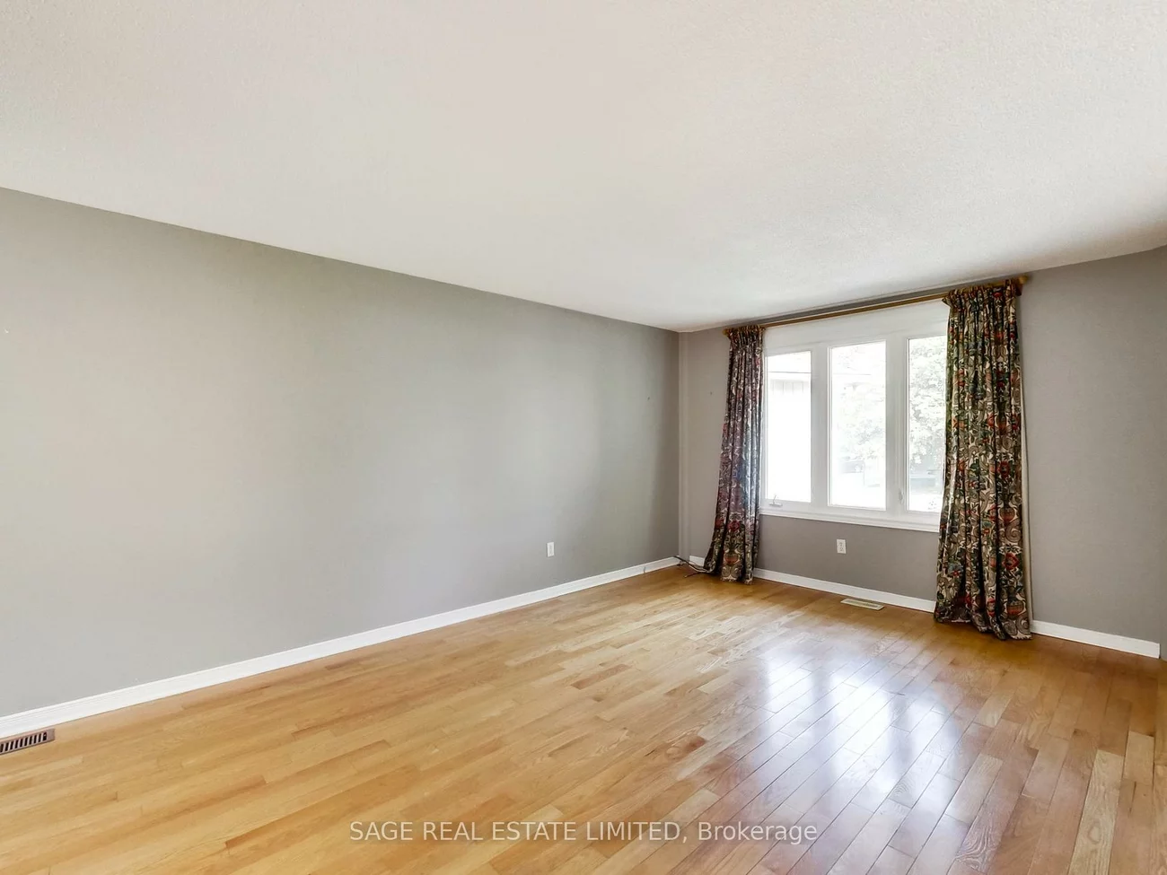 244, Currey, Central Newmarket, Newmarket