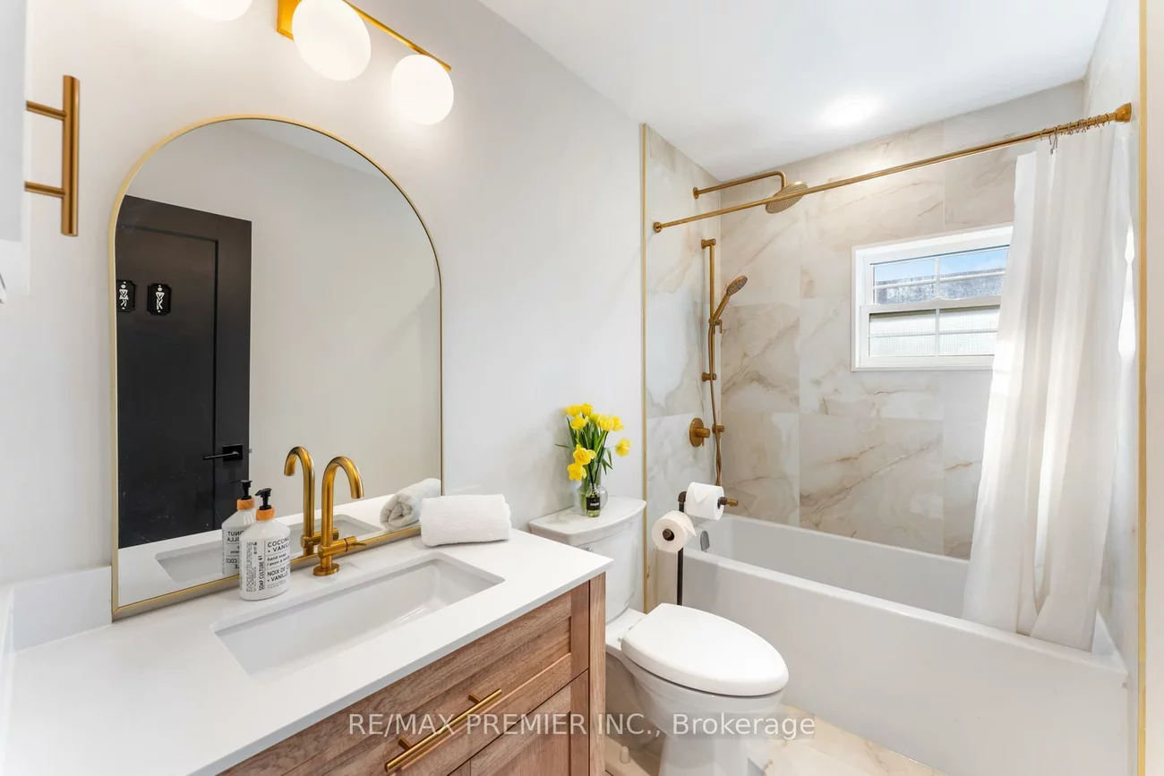 378, Andrew, Central Newmarket, Newmarket