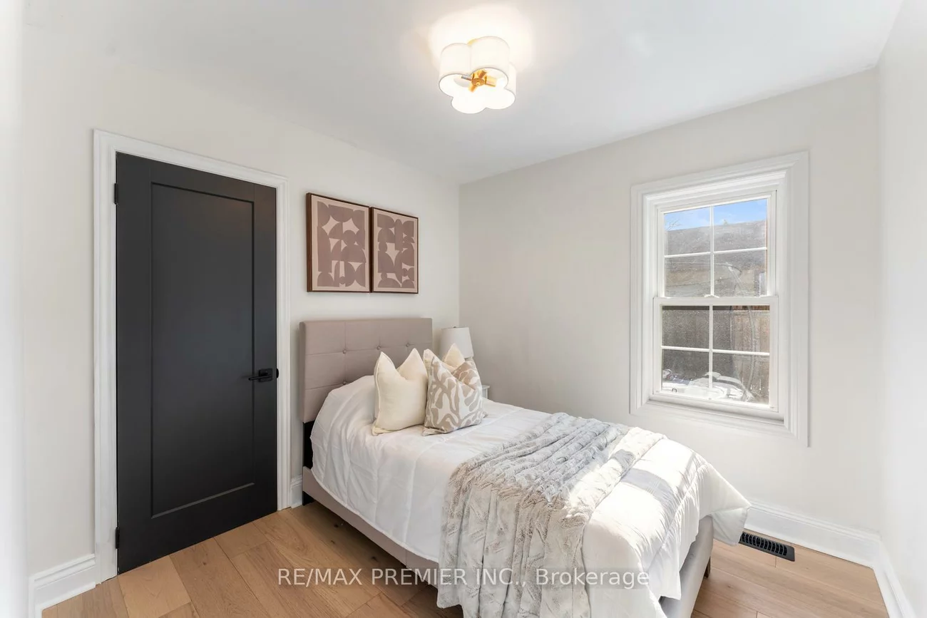 378, Andrew, Central Newmarket, Newmarket