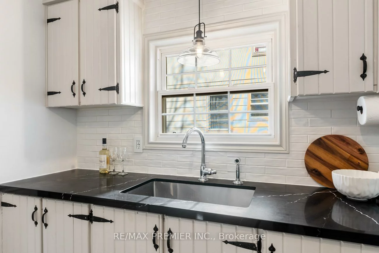 378, Andrew, Central Newmarket, Newmarket