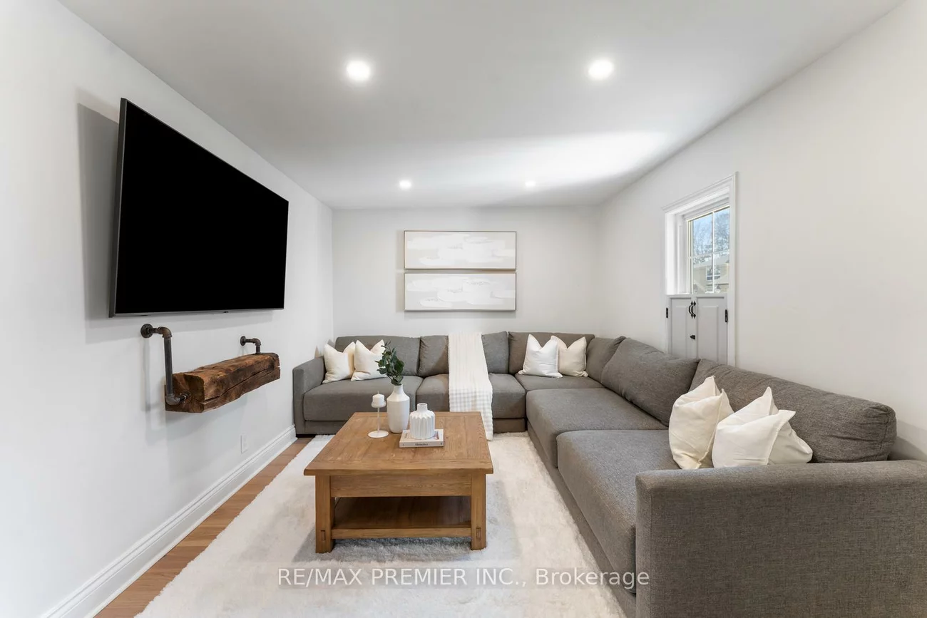 378, Andrew, Central Newmarket, Newmarket