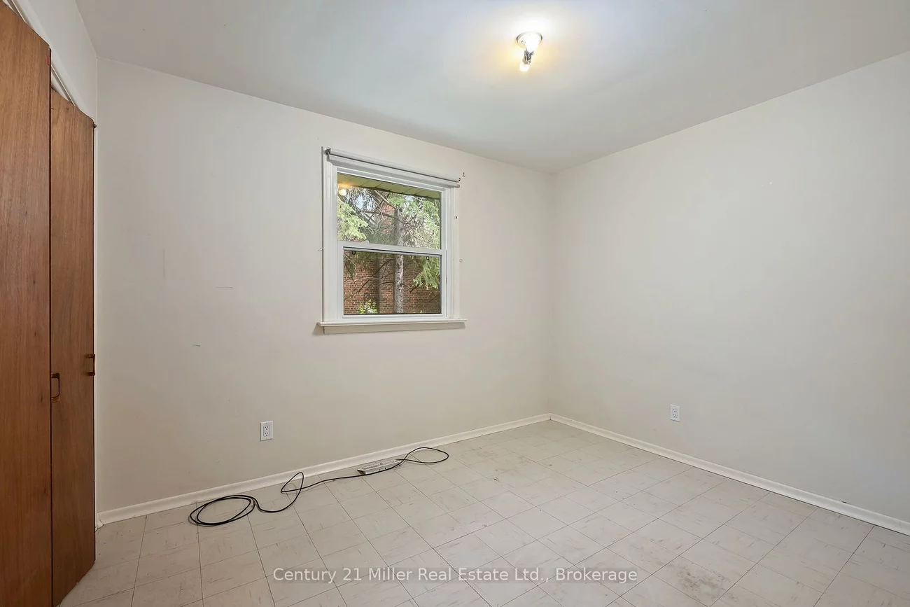 725, Queen, Gorham-College Manor, Newmarket