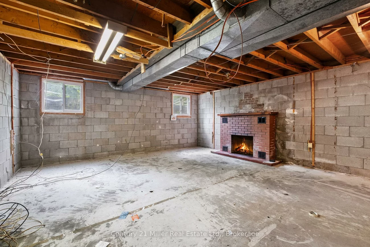 725, Queen, Gorham-College Manor, Newmarket