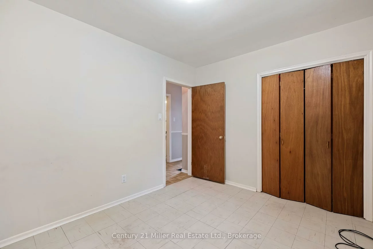 725, Queen, Gorham-College Manor, Newmarket
