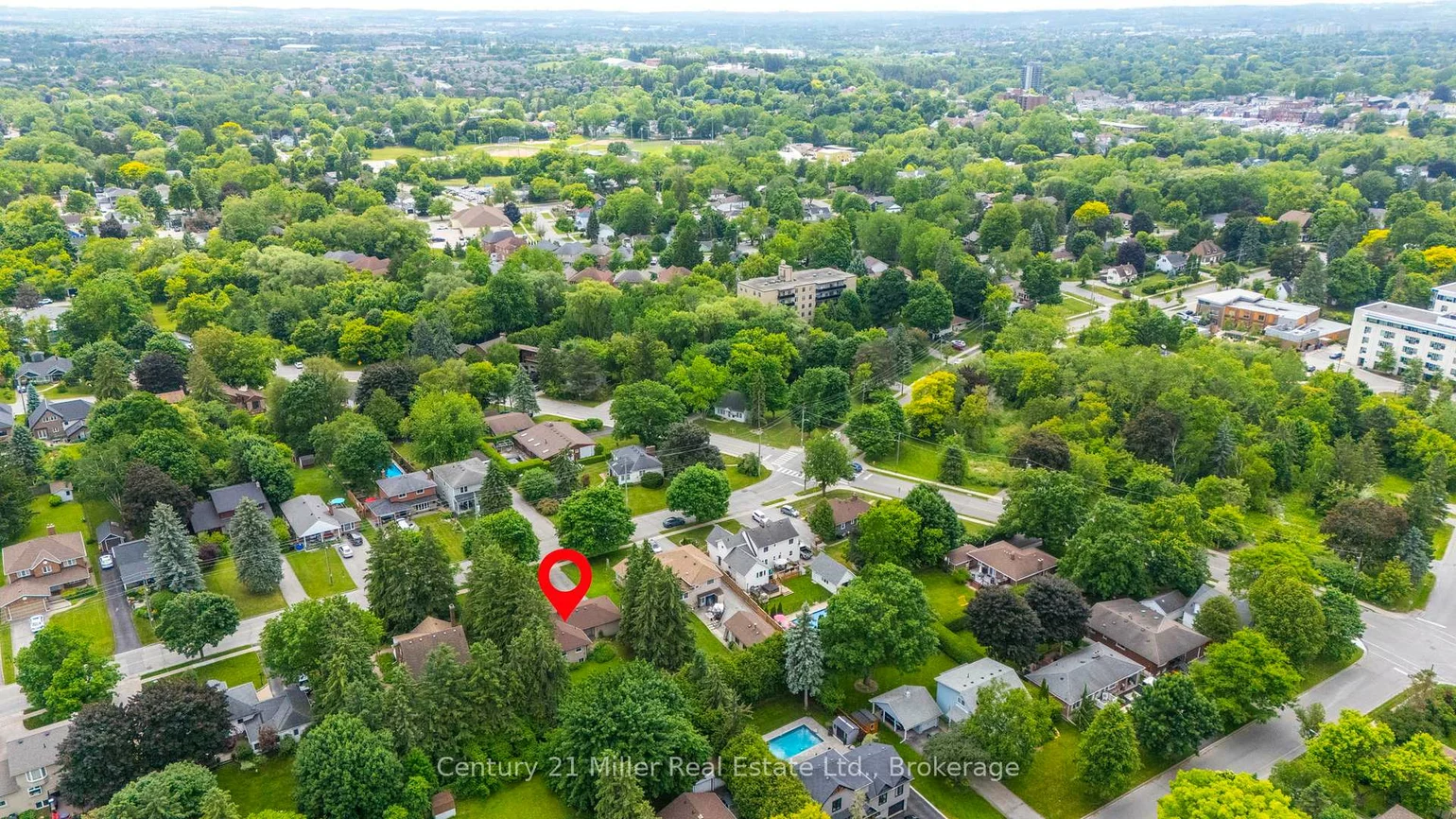 725, Queen, Gorham-College Manor, Newmarket