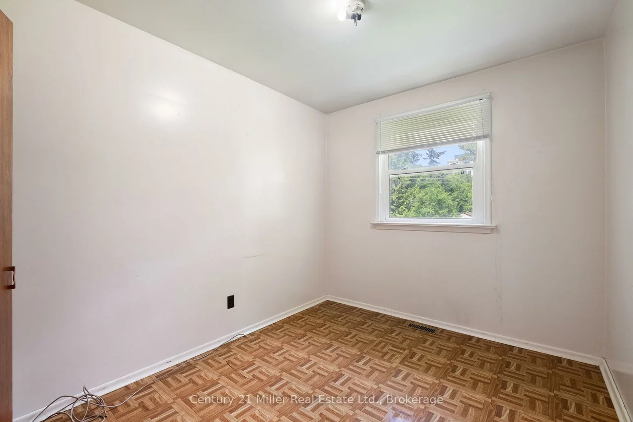 725, Queen, Gorham-College Manor, Newmarket