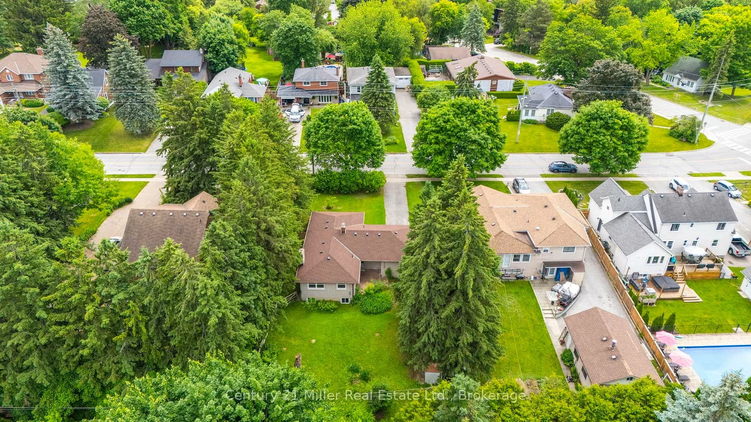 725, Queen, Gorham-College Manor, Newmarket