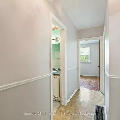 725, Queen, Gorham-College Manor, Newmarket