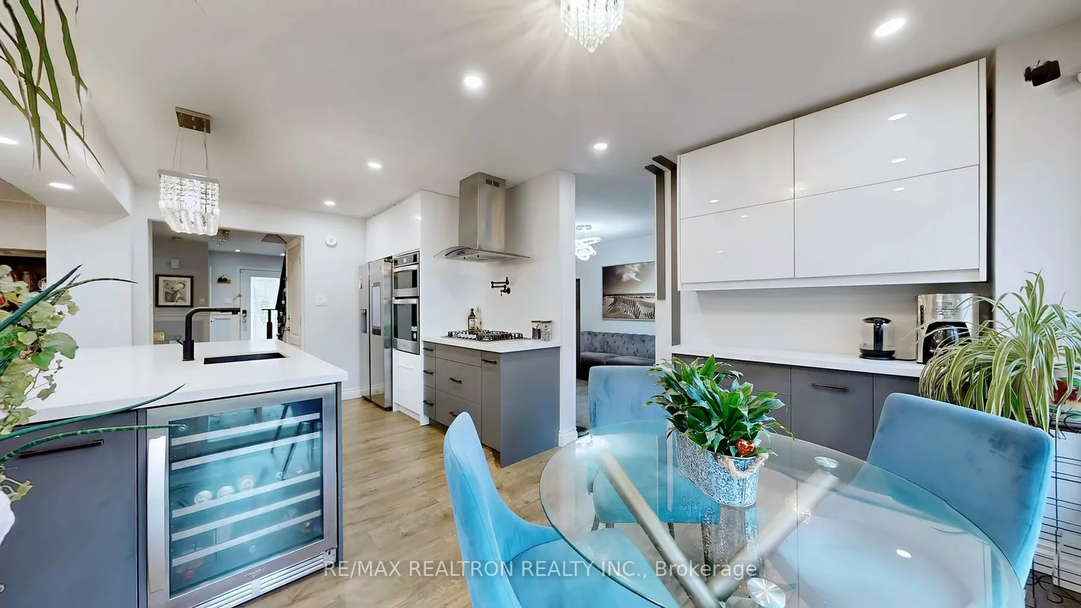 200, Mccaffrey, Glenway Estates, Newmarket