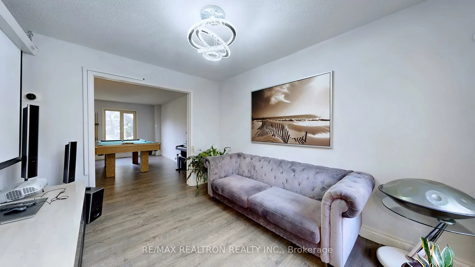 200, Mccaffrey, Glenway Estates, Newmarket